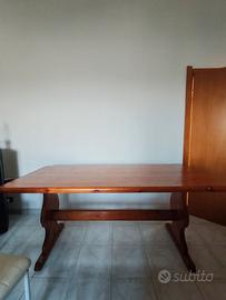 Tavolo in legno massello