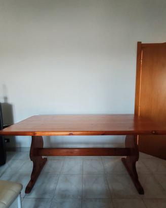 Tavolo in legno massello
