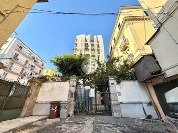 3 LOCALI A NAPOLI
