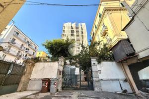 3 LOCALI A NAPOLI