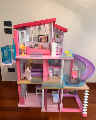 Casa Barbie 3 piani con scivolo - mai usata