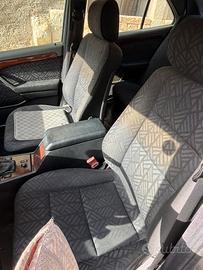 Si cede Mercedes C180