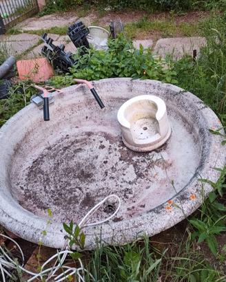 Fontana classica in cemento