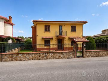 Camere singole arredate in villa – Cotronei