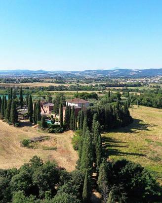 Rustico / Casale di 2400 m² con box auto a Sinalun