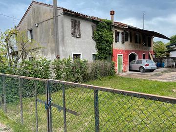 Mirano ampia porzione di casa su 2 piani