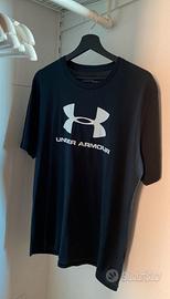 T-shirt Under Armour nera L