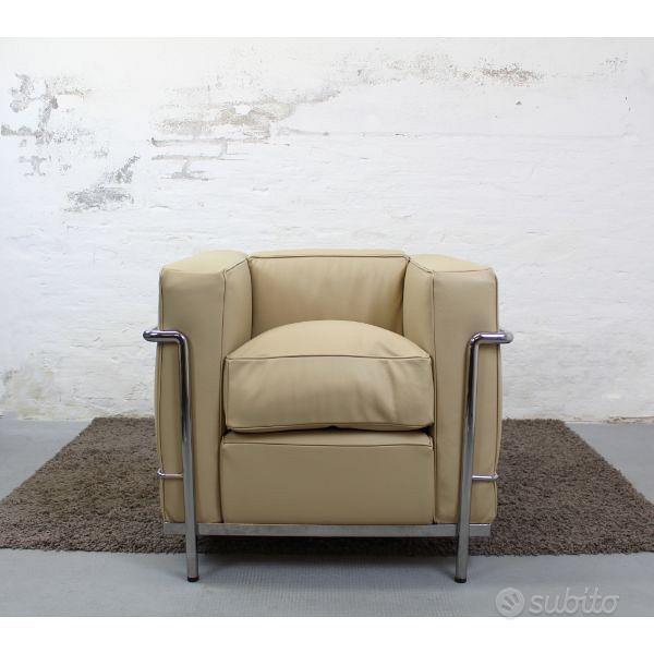 Lc2 Poltrona Bianca Pelle Poltrona Cassina Le Corbusier LC2 In