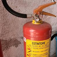 "Estintore a polvere da 6 Kg"