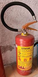 "Estintore a polvere da 6 Kg"