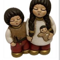 Thun presepe Giubileo, coppia bimbi con bambola