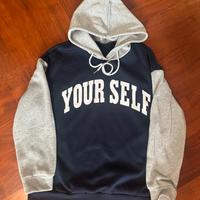 Felpa blu e grigia con scritta bianca