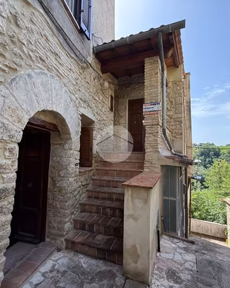 3 LOCALI A TARANO