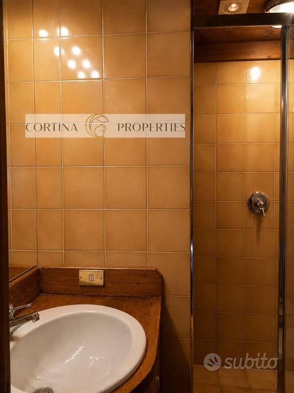 Appartamento di 155 m² con più di 5 locali e box a - Vista 3