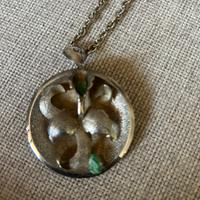 Collana lunga vintage con ciondolo spilla