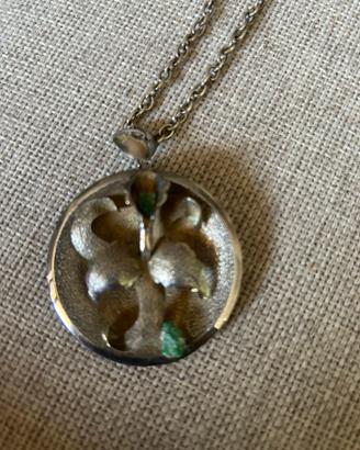 Collana lunga vintage con ciondolo spilla