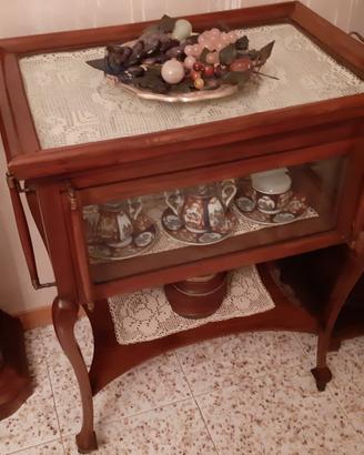 Carrello antico di servizio