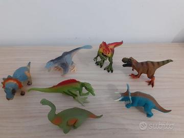 dinosauri in gomma, rigidi, non snodabili