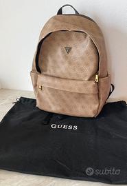Zaino GUESS Marrone Monogram Logo con Dustbag