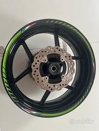 Cerchio posteriore Kawasaki e Yamaha