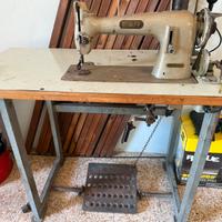 Macchina da cucire professionale Necchi