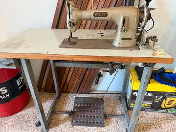 Macchina da cucire professionale Necchi