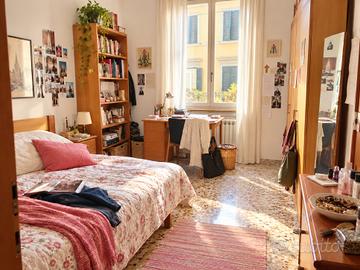 STANZA IN VIA MONTEBELLO : 400 EURO