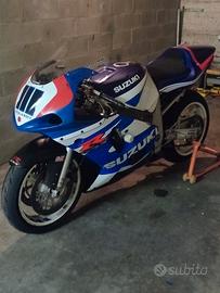 gsx r 600 k1 pista