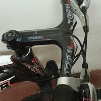 manubrio trigon in carbonio 