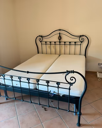 Letto matrimoniale in ferro battuto