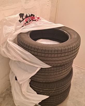 4 gomme estive Pirelli 205/65/16 92H