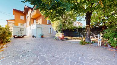 Bifamiliare a Carpi con Ampio Giardino