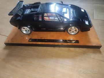 Lamborghini Countach 1988 Bburago 1:18 con Base