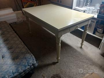 Tavolo in legno bianco misura 90x140x80