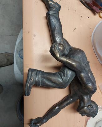 scultura in bronzo 