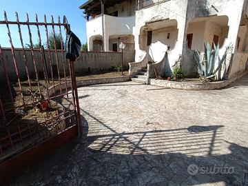 Porzione di villa indipendente baia verde