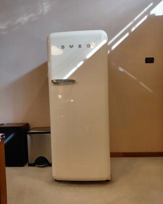 Frigorifero SMEG stile anni '50