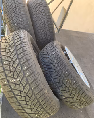Gomme 215/65r16