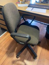 diverse sedie di legno e da ufficio da regalare