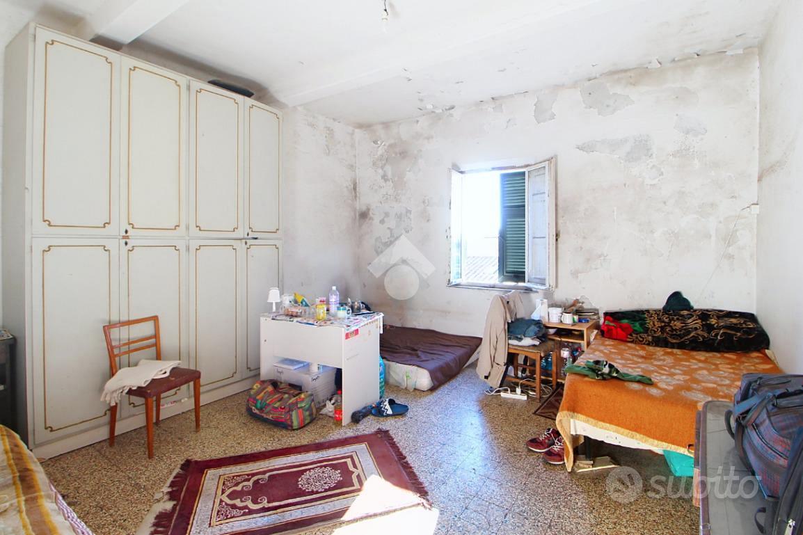 4 LOCALI A PISA