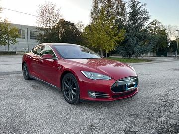 Tesla Model S 2014