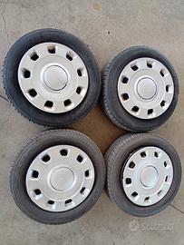 gomme complete di cerchi e borchie Fiat 500