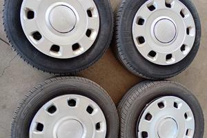 gomme complete di cerchi e borchie Fiat 500