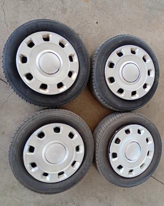 gomme complete di cerchi e borchie Fiat 500