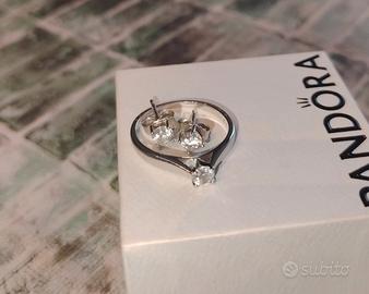 anello con orecchini punti luce