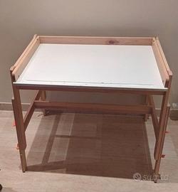 SCRIVANIA IN LEGNO IKEA (FLISAT) per BAMBINI