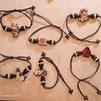 BRACCIALETTO CON ANIMALE IN LEGNO CORDINO REGOLABI