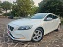 volvo-v40-d2-r-design-momentum