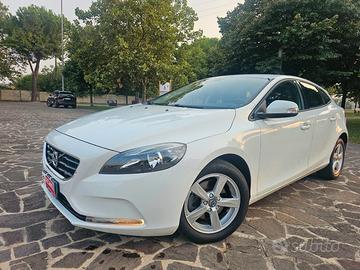 Volvo V40 D2 R-design Momentum