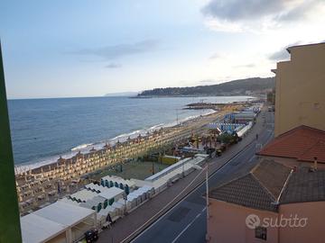 Davanti al mare in centro,7 posti letto